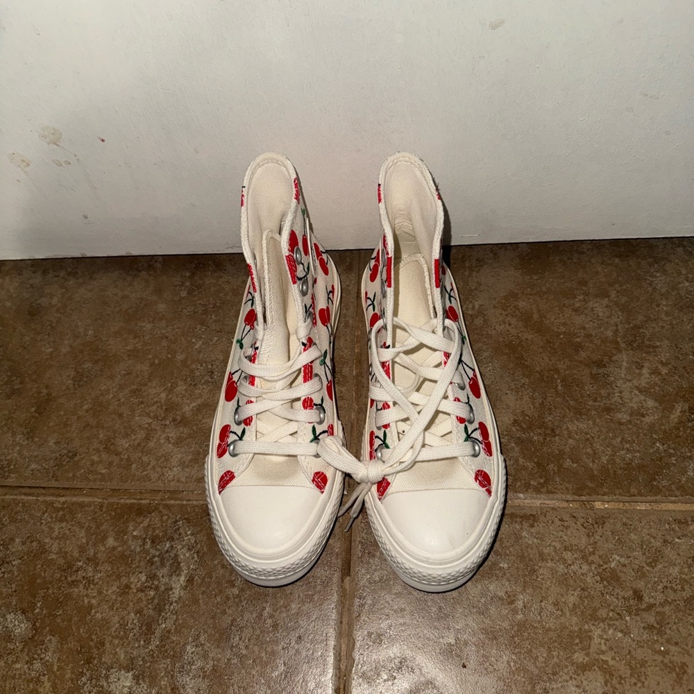Converse cherries size 5